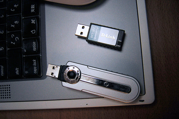 「Bluetooth アダプタ」と「無線USBアダプタ」